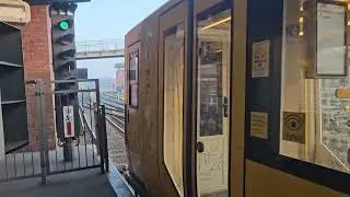 Ausfahrt von der U2 aus den Bahnhof Olympiastadion Richtung Ruhleben mit HK06 Wagen 1015-1 & 1012-4