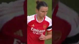 Lotte Wubben-Moy's last-ditch tackle vs Aston Villa at Emirates Stadium