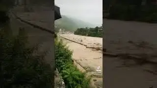 #YA ALLAH REHM 😭😭 #madyan #swat #bahrain #flood  Madyan flood 26/8/2022