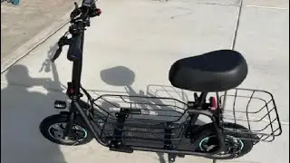 Электросамокат Gyroor C1 Plus может перевозить гораздо больше груза, чем другие модели.