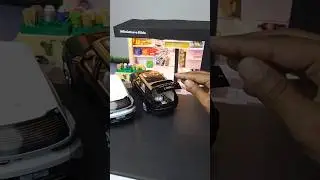 Range Rover at store shopping #diecast #cars #hotwheels