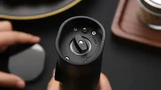 Goldensea Wholesale Stainless Steel Pepper Grinder with USB Charging Cable