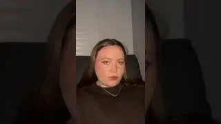 Она прекрасно выглядит.