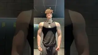Comprobando el pump #aesthetic #fitness #motivation #posing #gymshark #training #bulk #natural #gym