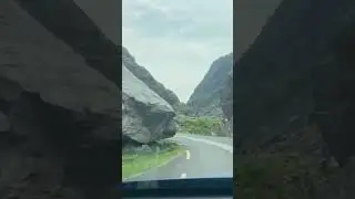 Driving Ireland&rsquo;s Narrow Roads