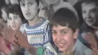 ya elqad oughanim ( clip original) dès années 90 chanson kabyle de boualem Boukacem .