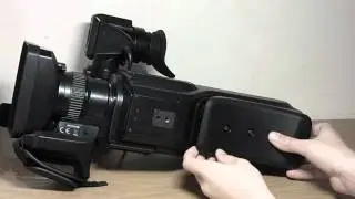 Adjusting the shoulder pad on the SONY HXR-MC2000
