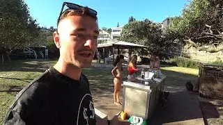 KANGEROO ETEN MET RANDOM TOERISTEN IN AUSTRALI&Euml;!