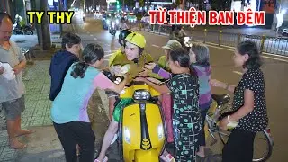 Ty Thy từ thiện ban đ&ecirc;m - Ty Thy Vlog Gỏi đu đủ