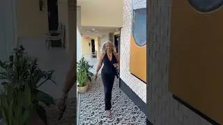 How I walk into rooms where opportunities await! #stayready #grayhair #chicagoinfluencer #manifest