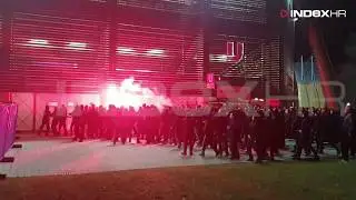 Pogledajte trenutak kada su Boysi krenuli razbijati stadion u Če&scaron;koj