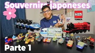 Souvenirs de parques de diversiones japoneses de la marca Tomica