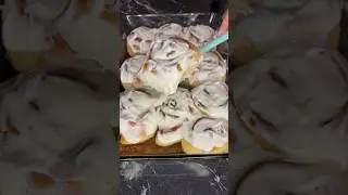 Fluffy Cinnamon Rolls with Creamy Glaze