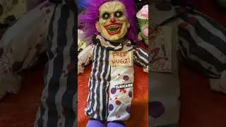 Animated Evil Hugz the Clown doll : Spirit Halloween 2021 #shorts (phrase 2)