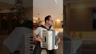 Um timbre poderoso de violino no acordeon.