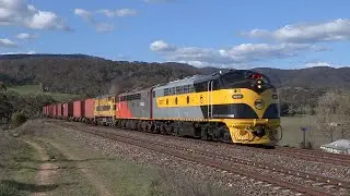Streamliner diesel locomotives S317 & S302 working with BRM001 & 44206 - west- September 2015