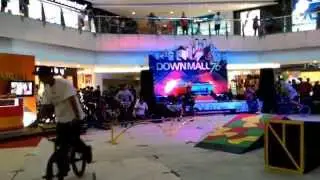 sepeda downhill di mall 