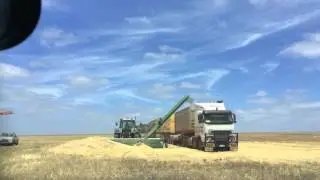 The iPaddock Unstacker finishing off a 700 tonne stack of wheat