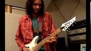 Paul Gilbert : Young Guitar Ibanez PG exercise and demonstration