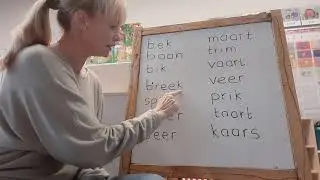 korte instructie over hoe je een kind kan helpen bij het leren lezen.