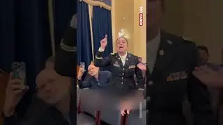 ABD Kongresi&rsquo;nde bir y&uuml;zbaşı, soykırımcı İsrail'i ve ona destek veren ABD y&ouml;netimini protesto etti.