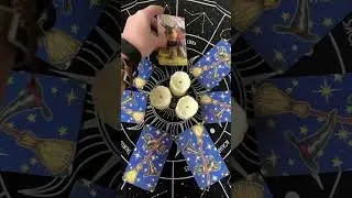 ЧТО ждет тебя?! Подумай про СЕБЯ и выбирай карту 🔮 Расклад общий 🎉