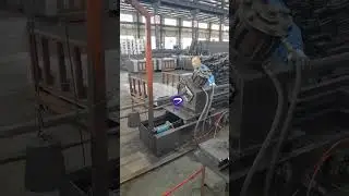 #YSTLogistics Do you know how the C-slot of the stacking rack base is cut? #factory  #rack  #stack