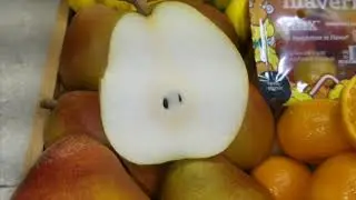 A Taste of New Zealand - Gold Pears! -  Delivery for Week of 5/13/19