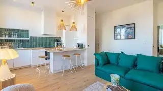 Le St Victor, garage prive, 1 minute du Vieux Port | Marseille, France | Hotel Review 🏩