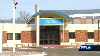 Nevada schools employees to vaccinate or test weekly