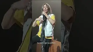#KellyHansen gets emotional expression gratitude to fans ❤️ #foreignerlive #foreignerband