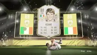 Packing Roy Keane from a rare gold player pack