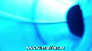 De blauwe glijbaan Twentebad, Hengelo Holland
