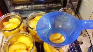 Home canning: Sliced Peaches in extra light syrup