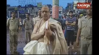 Amicus curiae Gopal Subramanium offers prayers at Puri Jagannath temple