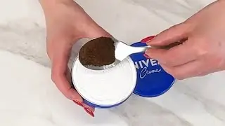 Kosmetikerinnen mischen Kaffee in Nivea-Creme. So erhalten sie Luxuspflege zum kleinen Preis