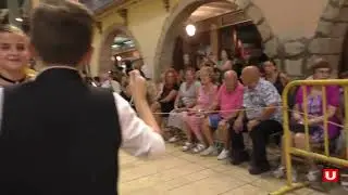 79 parelles participen al Ball de mantons juvenil a les Festes d'Ulldecona 2022