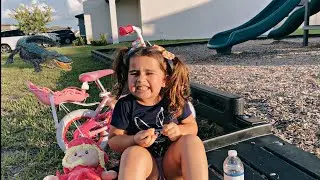ALICE SE DIVERTINDO NO PARQUINHO DE CASA (ALICE HAVE FUN AT THE PLAYGROUND)