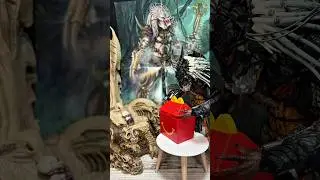 They forgot to remove the ketchup #predator #stopmotion #actionfigures #neca #food #alien #memes