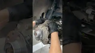 Montaż zwrotnicy w Alfa Romeo Giulia Veloce