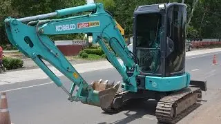 แบคโฮโกเบลตักดินจากรถบรรทุกทำเกาะกลางถนน KOBELCO SK35SR Excavator and Truck | Che Chef