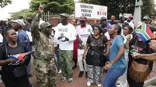 I DUDULA LE MARCH AND MARCH BAQAMBA AMANGA: Ayikho yonke lento yabo