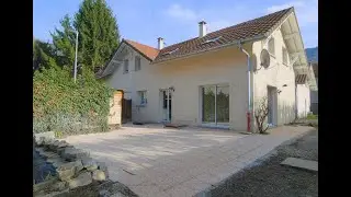 En exclusivité, maison jumelée T4 avec un jardin de 330 m² proche des écoles.