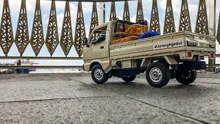 Suzuki lleva la misi&oacute;n entre paquetes de clientes, parte 1 | Coche RC escala 1/10 | WPL D-12