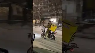 готов на любые трудности ради кэфа #михахороший #курьер #электровелосипед #яндекседа