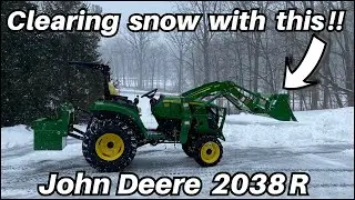 Уборка снега с помощью моего трактора John Deere 2038R.