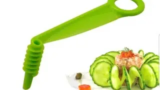 Cucumber spiral slicer
