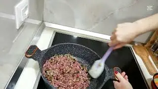 Pite e servirur me patellxhan dhe mish te grire