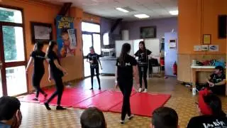 Les Arts du cirque. &Eacute;l&egrave;ves du lyc&eacute;e Ben Arabi avec l'&eacute;cole de cirque les Kipouni's