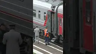 Жёсткая прицепка вагона. Прицепной вагон Мурманск – Псков на станции Дно